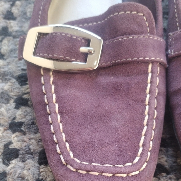Elegant Purple Suede Loafers - Picture 4 of 9